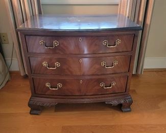 Small dresser - 25" high x 28" wide x 18" deep