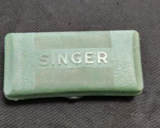 Vintage Singer Buttonholer 160506 w/  Case 4 & Templates 7 