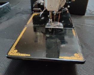 Vintage Singer Featherweight Portable Sewing Machine w/Case & Accessories