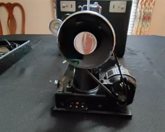 Vintage Singer Featherweight Portable Sewing Machine w/Case & Accessories