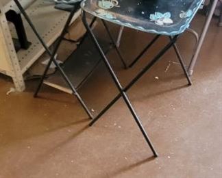 Foldable table trays