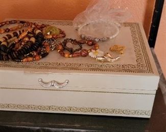 Jewelry box
