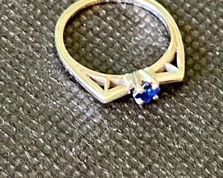 14K gold and gem ring