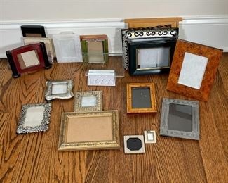 (22pc) ESTATE LOT OF SMALL FRAMES | largest 9 x 7 in. 