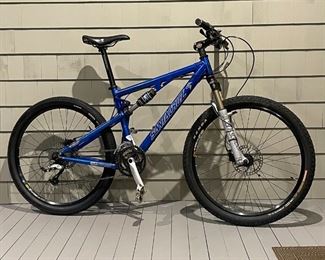 SANTA CRUZ MOUNTAIN BIKE | With front and rear shocks, looks like size L but we were not able to find any markings indicating size, with some tools and pumps 