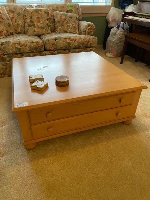 Ethan Allen large Coffee Table
Drawers come out on both sides
Good condition
38” x 38” x 15” tall
Pickup in Bellaire.
Must be able to move and load yourself.