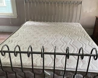 metal queen size bed