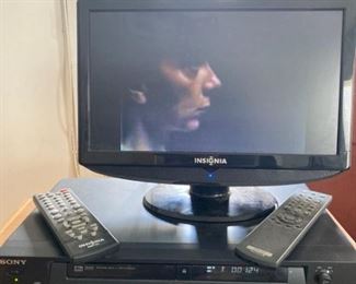 Sony DVD with Insignia 15 Monitor