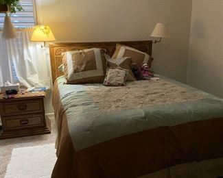 Queen Size Bedroom Set, Serta Sleeper, Nightstand, Attached Lamps
