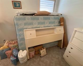 Full Size Bedroom Set Mid Century Modern Headboard & Footboard, Chest of Drawers White Lacquer Finish, Blankets,  Throw Pillows
