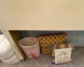 Full Size Bedroom Set Mid Century Modern Headboard & Footboard White Lacquer Finish, Blankets,  Throw Pillows, Small Trash Container