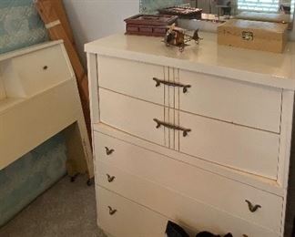 Full Size Bedroom Set Mid Century Modern Headboard & Footboard, Nightstands, Chest of Drawers White Lacquer Finish, Greenery, Copper Sculptured Airplane, Jewelry Boxes