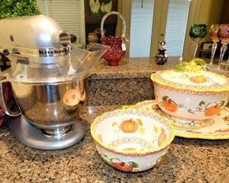 Kitchen Aid Mixer, Temp-tations Pumpkin pottery pieces 