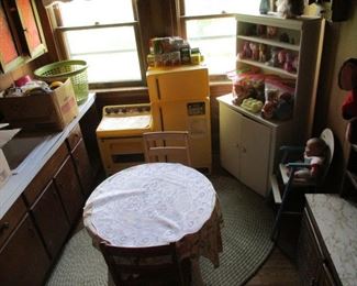 Vintage Minature Kitchen Set