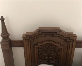 This is the headboard detail of the Queen bed set. This part is not wood, but the rest of the furniture is. Still in mint condition.