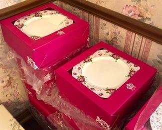 Royal Albert New Country Roses Pink Vintage fine china 5pc place settings new in box - 22 available