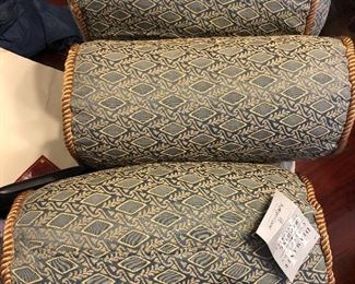 linens - decorator pillows