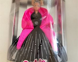 Barbie Happy Holidays 1998 New in Box. Euro Edition