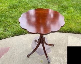 Bombay Wood Scalloped Edge Side Table
