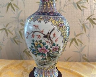 Large Asian Vase with Flowers Bird
