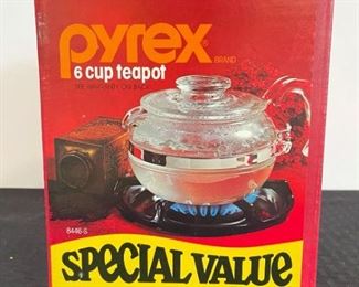 Pyrex 6Cup Teapot