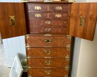 Jewelry cabinet