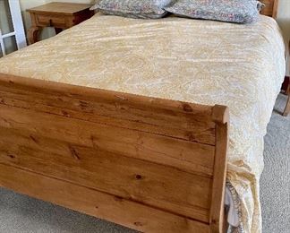 Queen pine sleigh bed