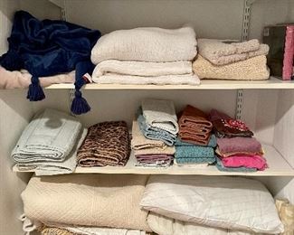Assorted towels, pillows & linens 