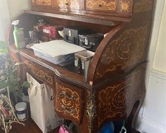 MANY PIECES OF FINE FURNITURE