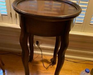 #118	Baker Small Round 4 leg Wood End Table  14round x 23T	 $175.00 

