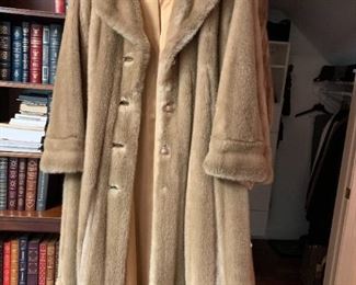 #165	Lilly Ann San Francisco Faux Fur - Size Large	 $25.00 
