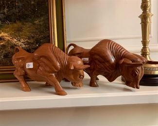 #193	Pair of Wood Hand-Carved Bulls   12x6	 $24.00 

