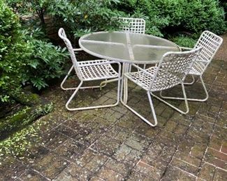 #259 round patio table with 4 chairs $125