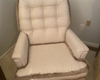 Tan Houndstooth Chair - Ex. Cond.