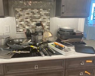 NEW Nutribullet, like new bakeware