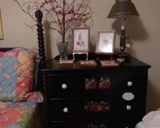 Precious small chest on chest