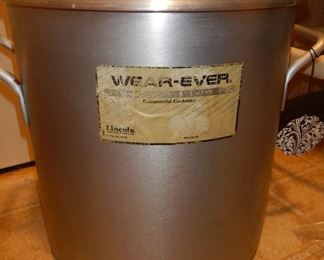 Large Wear-Ever stock pot