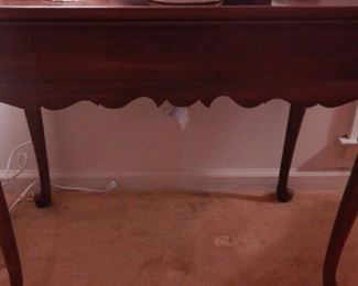 Side Accent table in cherry with pull out sides