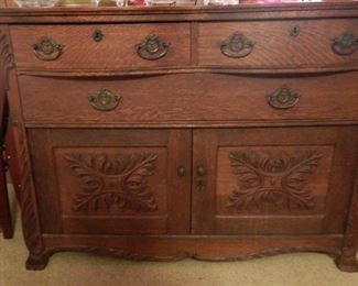 Oak dresser with three drawers and two cabinet doors