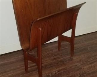 ASKEL BENDER MADSEN AND EJNER LARSEN BENT OAK MAGAZINE RACK