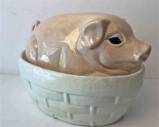 Pig on Basket Serveware