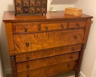 Tiger Maple Ddresser