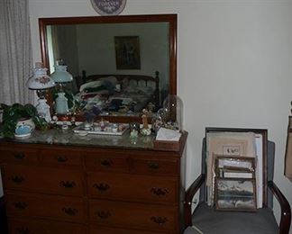 Dresser w/Mirror