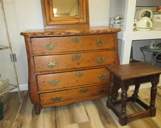 French Canadian Bombe' Chest