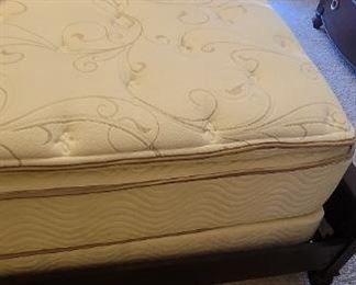 Full bedset box spring mattress detail