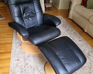 $350.00, Stressless chair in VG condition Black Leather 