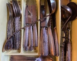 Gero 90 silverplate flatware set