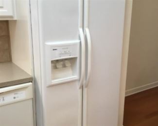 Kenmore Side by Side with ice & water in door - excellent - $350.00