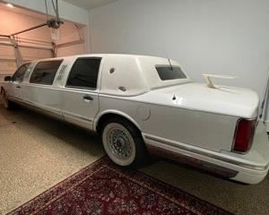 1996 Lincoln Town Car Limousine with custom bar. Text now for appointment 936-230-1181