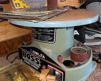 Delta Boss Spindle Sander, Lots of Different Blades, & Chisels